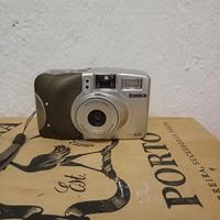 macchina fotografica a rullino konica