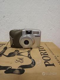 macchina fotografica a rullino konica