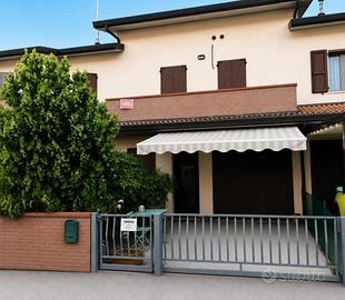 villetta trifamiliare centrale di 132mq