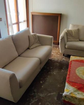 DUE DIVANI 2 E 3 POSTI