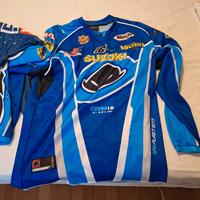 magliette cross ufo e pantalone 