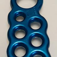 Piastra ancoraggio per arrampicata