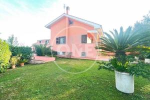 Villa di 150 m² con 5 locali a Ardea