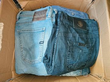 Scatolone con 15 paia di Jeans Misti Gas Armani