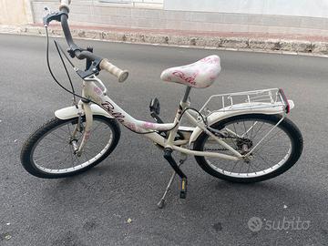 Bicicletta bambina rosa e bianca