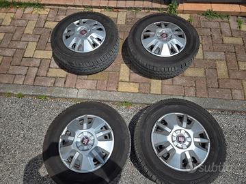 215 70 R15 CP Continental con cerchi  15