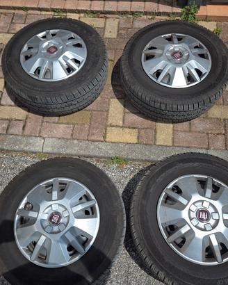 215 70 R15 CP Continental con cerchi  15