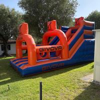 Gonfiabile con scivolo