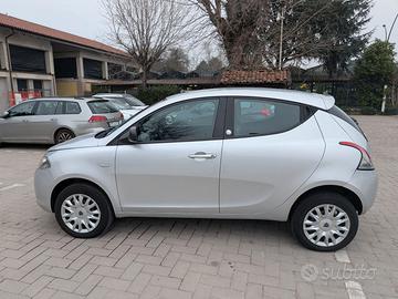 Lancia ypsilon 0,9 t AIR SILVER ECOCHIC METANI 80