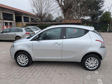 Lancia ypsilon 0,9 t AIR SILVER ECOCHIC METANI 80