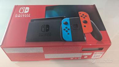 Nintendo Switch 2019 con 4 Joy-Con e accessori
