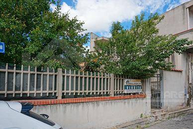 Semindipendente da personalizzare con cortile