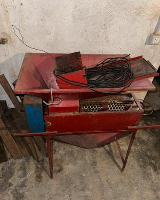 Pesta uva elettrico