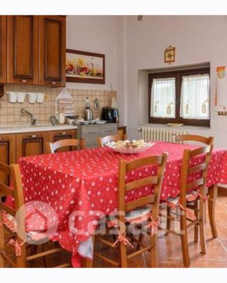 tavolo in legno co 6 sedie 