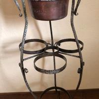 Fioriera in ferro battuto con portavaso in rame