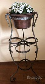 Fioriera in ferro battuto con portavaso in rame