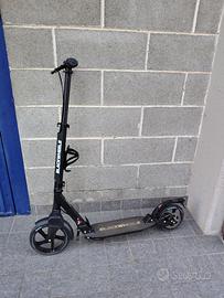 Monopattino muscolare per adulti Blackwheels
