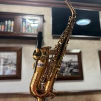 Spillatore per birra a forma di sassofono