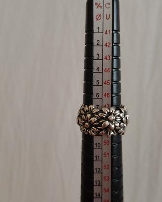 Anello Raspini modello Margherite
