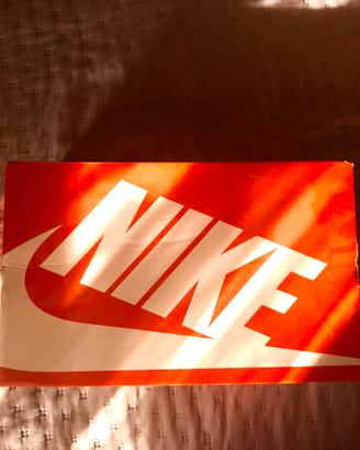 Nike Court Royale