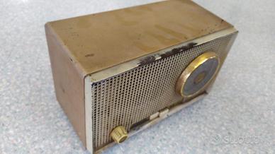 Proiettore e radio d’epoca da collezionisti