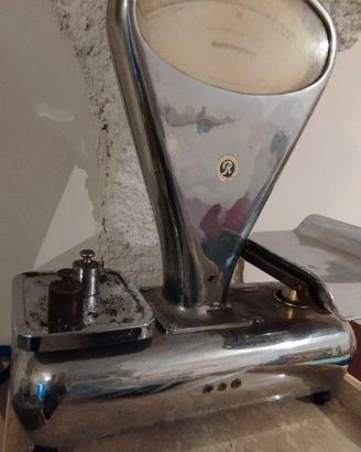 Bilancia  antica inox in buone condizioni.