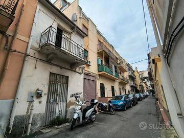 Soluzione semi indipendente in via Alcantara a du