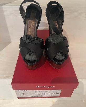 Scarpa xon tacco e plateau