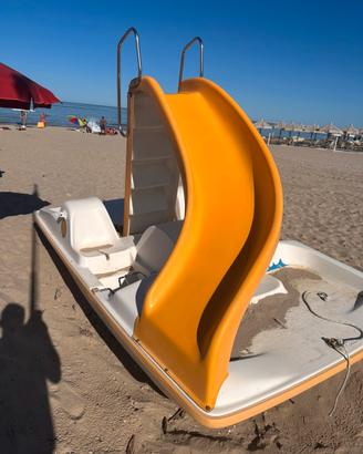 pedalo con scivolo