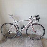 Bicicletta da corsa con telaio in carbonio