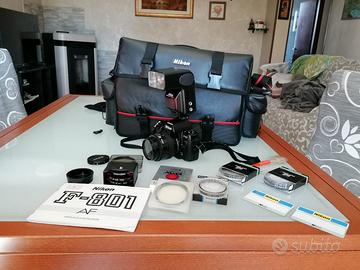 Kit fotocamera Nikon F-801, flash e accessori