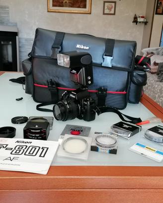 Kit fotocamera Nikon F-801, flash e accessori