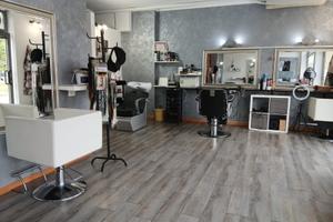 Grande salone di parrucchiera uomo/donna +estetica