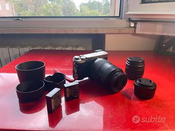 Bundle Fotocamera Lumix mirrorless + 3 obbiettivi