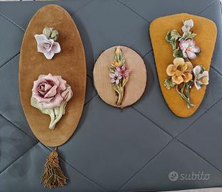 Antichi quadretti in velluto con fiori Capodimonte