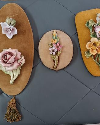 Antichi quadretti in velluto con fiori Capodimonte