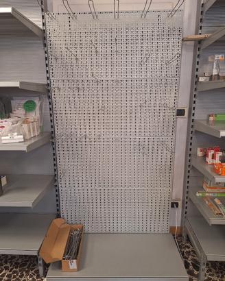 Espositore in metallo con ganci