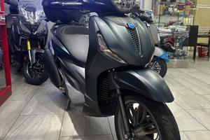 Piaggio Beverly 400 i.e. 300 s hpe 2024 6000km com