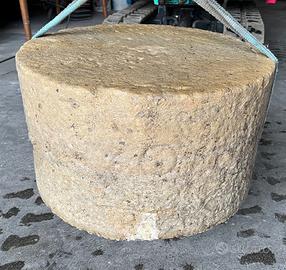 Blocchi in pietra scalpellinati a mano del 1700