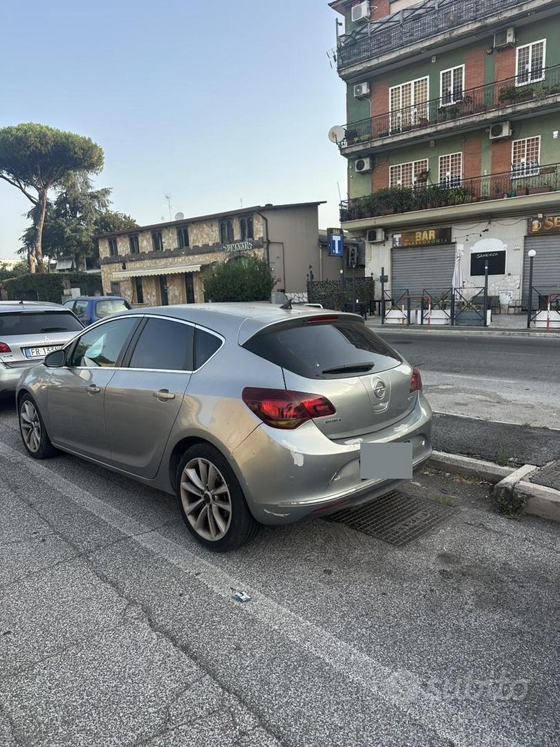 Opel Astra 2010 photo 3