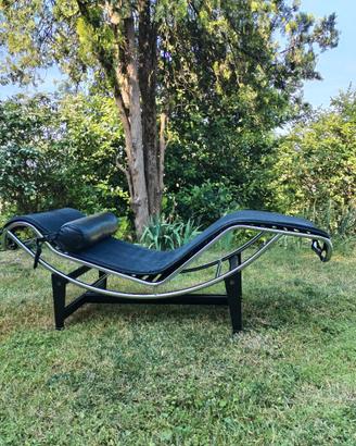 Chaise Longue Le Corbusier di Alivar