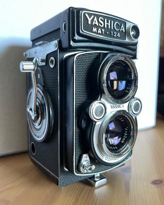 Yashica Mat 124 fotocamera biottica medio formato