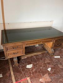 Scrivania con sedie anni 70