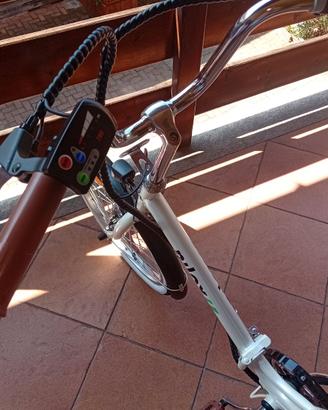 Bici elettrica Nilox con pedalata assistita