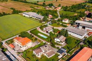 Villa di 349 m² con 5 locali e box auto doppio a R