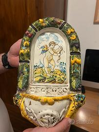 Acquasantiera in maiolica antica