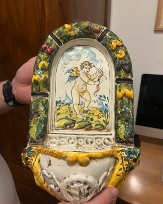 Acquasantiera in maiolica antica