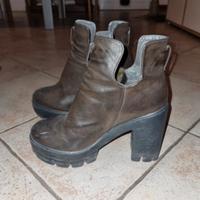 Stivali similpelle con plateau 39