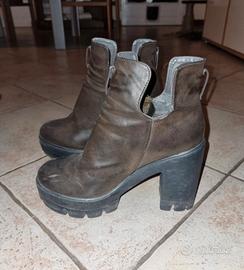 Stivali similpelle con plateau 39