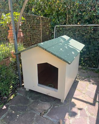 Cuccia da esterno per cani di taglia grande